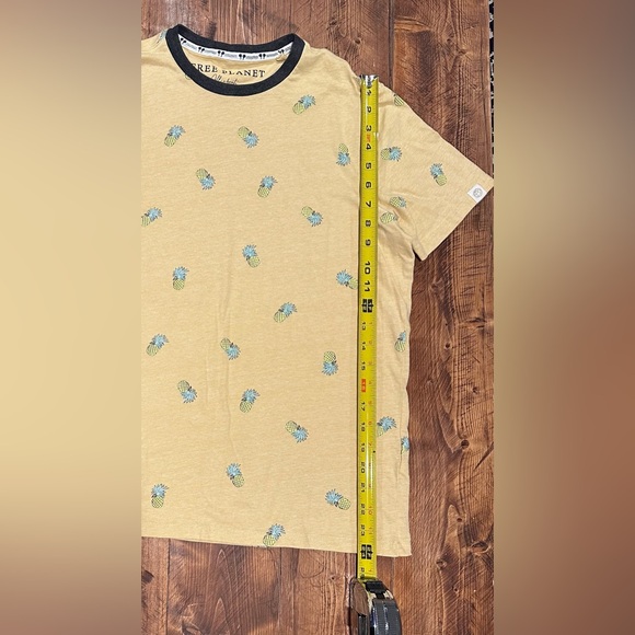 Free Planet Pineapple T-shirt Men’s/Unisex Small - Picture 7 of 7